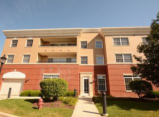 61 Old Frankfort Way APT 319, Frankfort, IL 60423