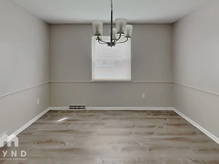 1525 Francisco Rd — Photo 6