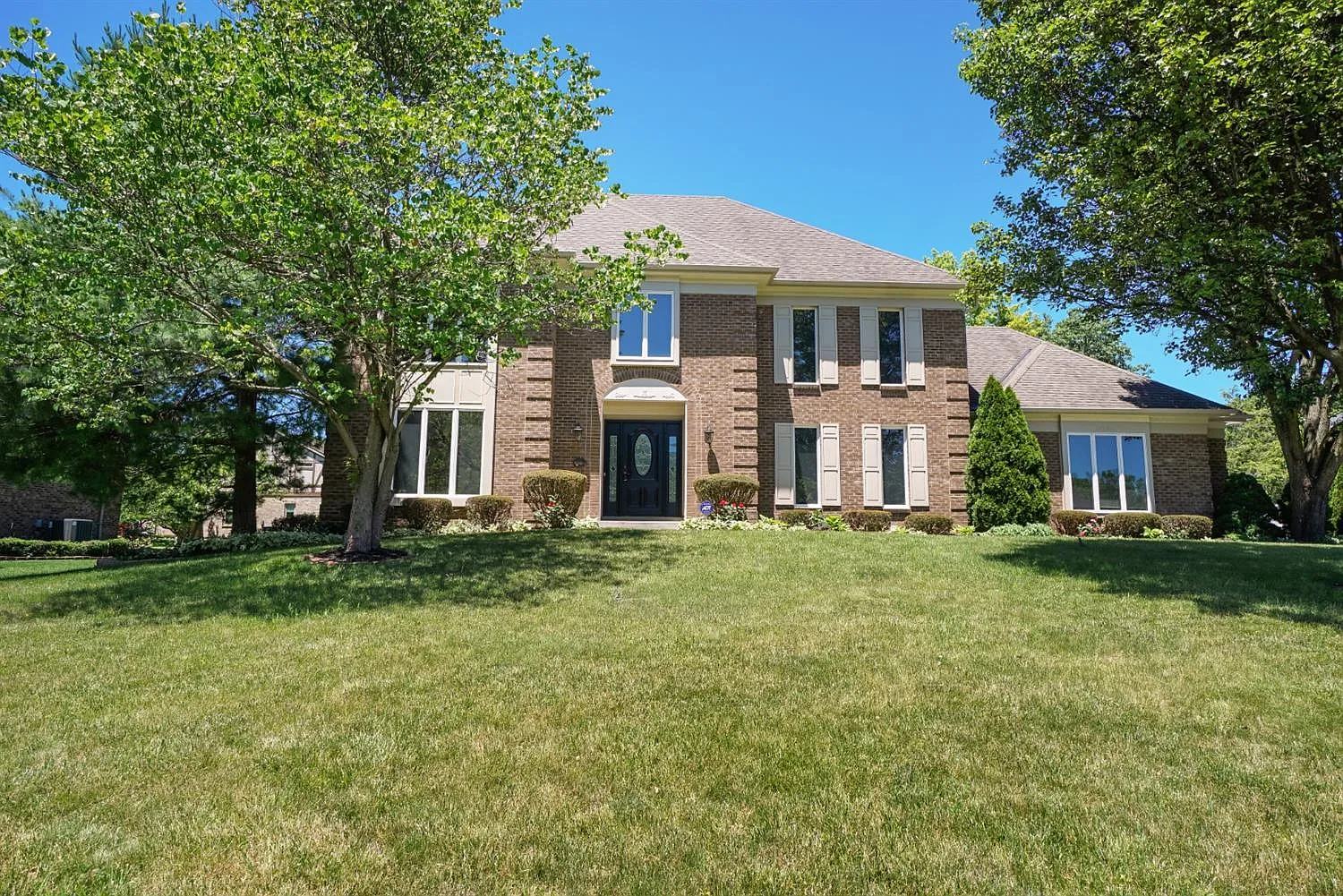 10015 Pond Woods Ln photo 1