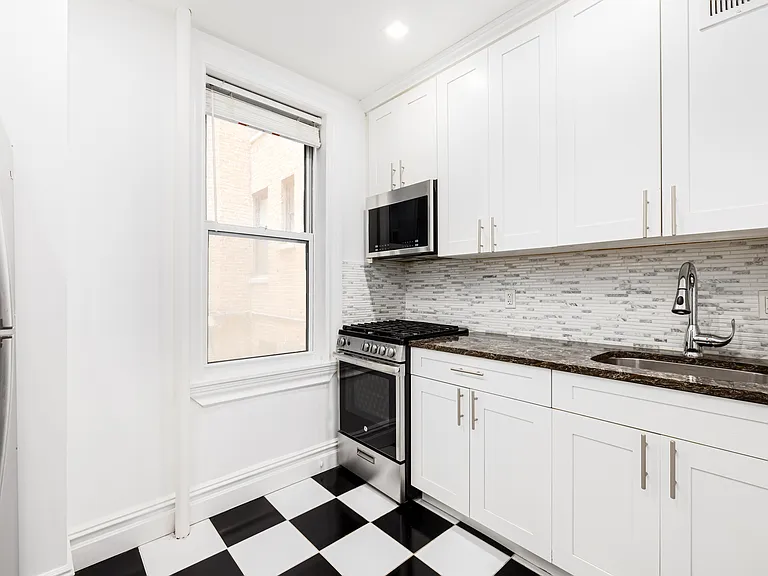 25 W 64th St #1C — Photo 3