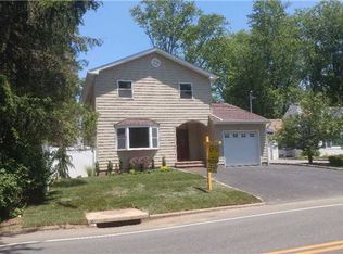 232 Lenox Rd, Huntington Station, NY 11746