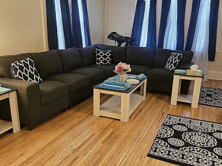 2759 Queen Ave N #1 — Photo 8