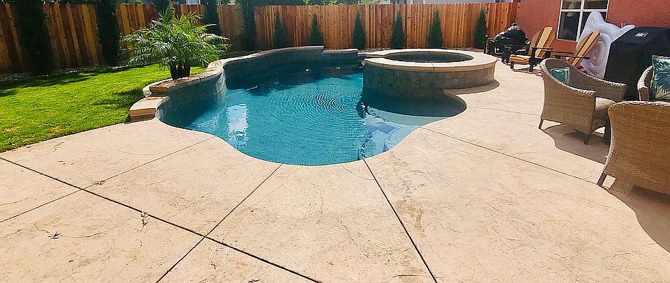 1st image of 2390 Forest Oaks Ct