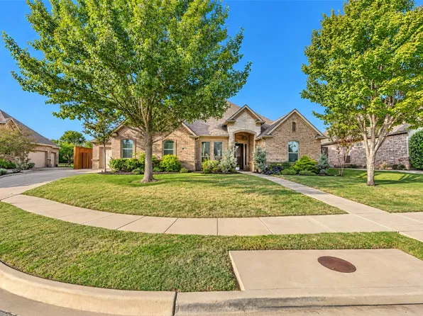 8629 Wishing Tree Ln, North Richland Hills, TX 76182