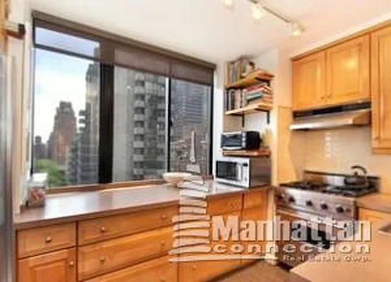 Rented by Manhattan Connection | media 12