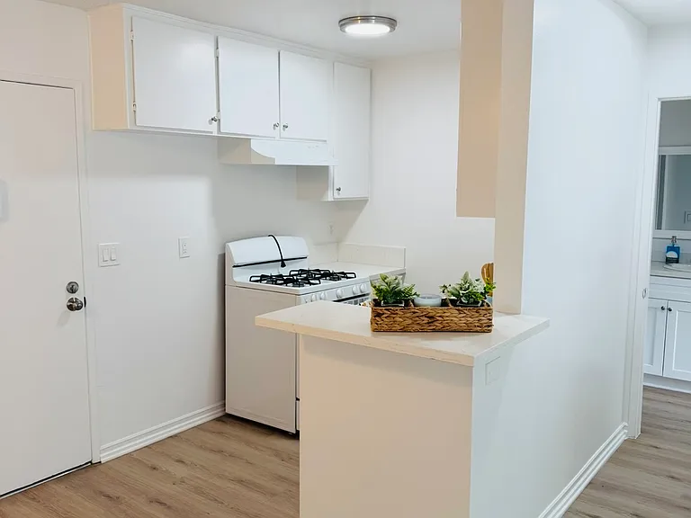 18366 Collins St #6 — Photo 12