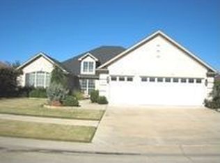 9020 Crestview Dr, Denton, TX 76207