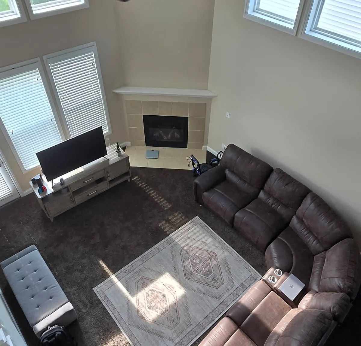 3 bed, 2.5 bath, 2403 sqft, $3,099 — Photo 4