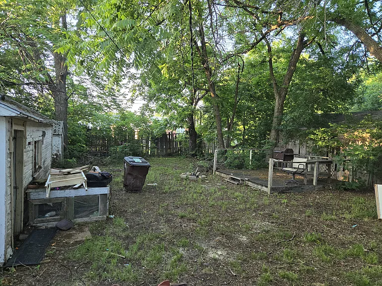 309 E Douglas Dr — Photo 7