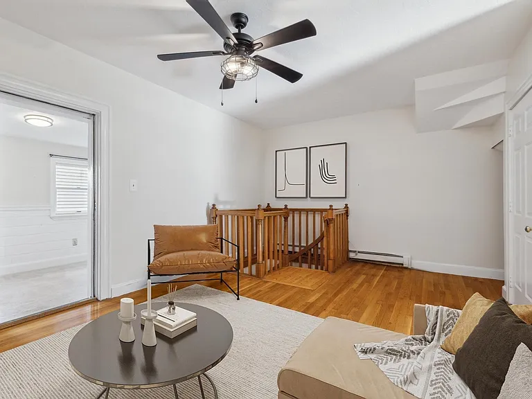 496 E 7th St #1 — Photo 4