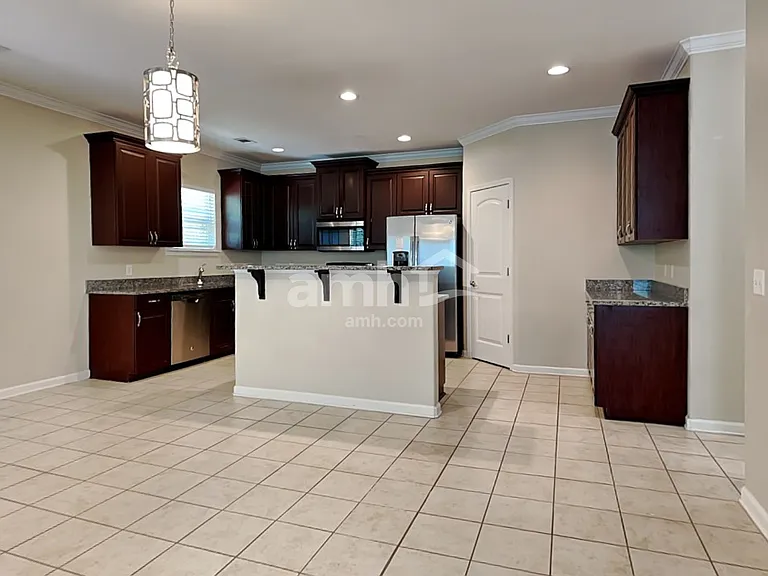 160 Grayson Ave — Photo 3