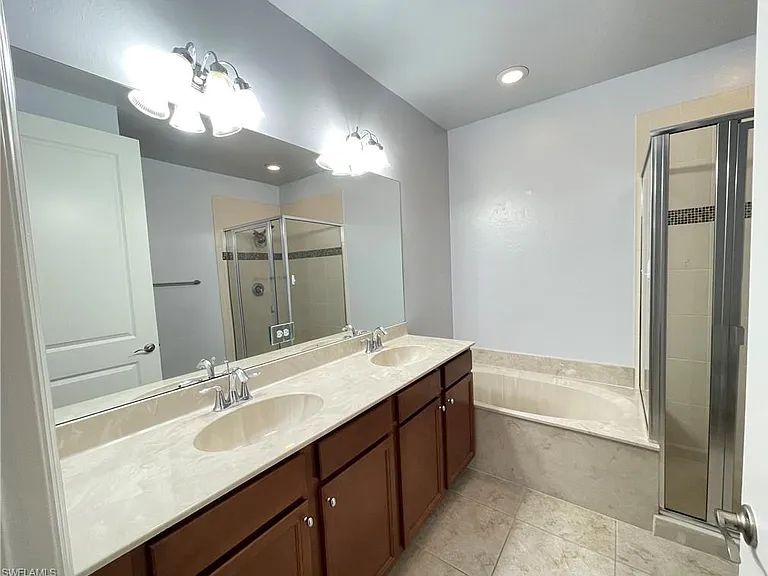 7818 Bristol Cir — Photo 12