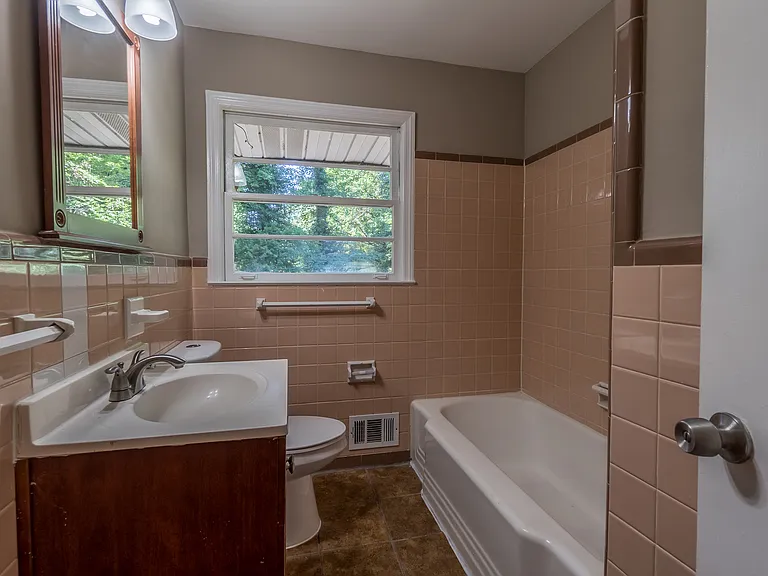 3149 Gay Dr — Photo 24