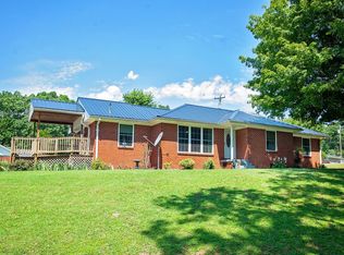 102 Cedar Hill Dr, Waverly, TN 37185