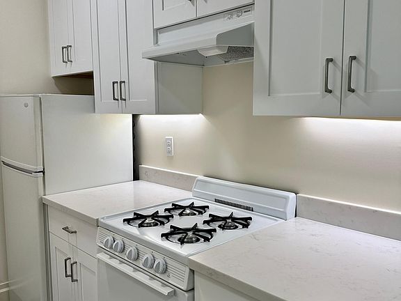 3rd image of 324 Bartlett St APT 3