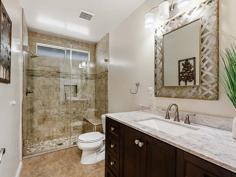 1325 W Ash Ave — Photo 12