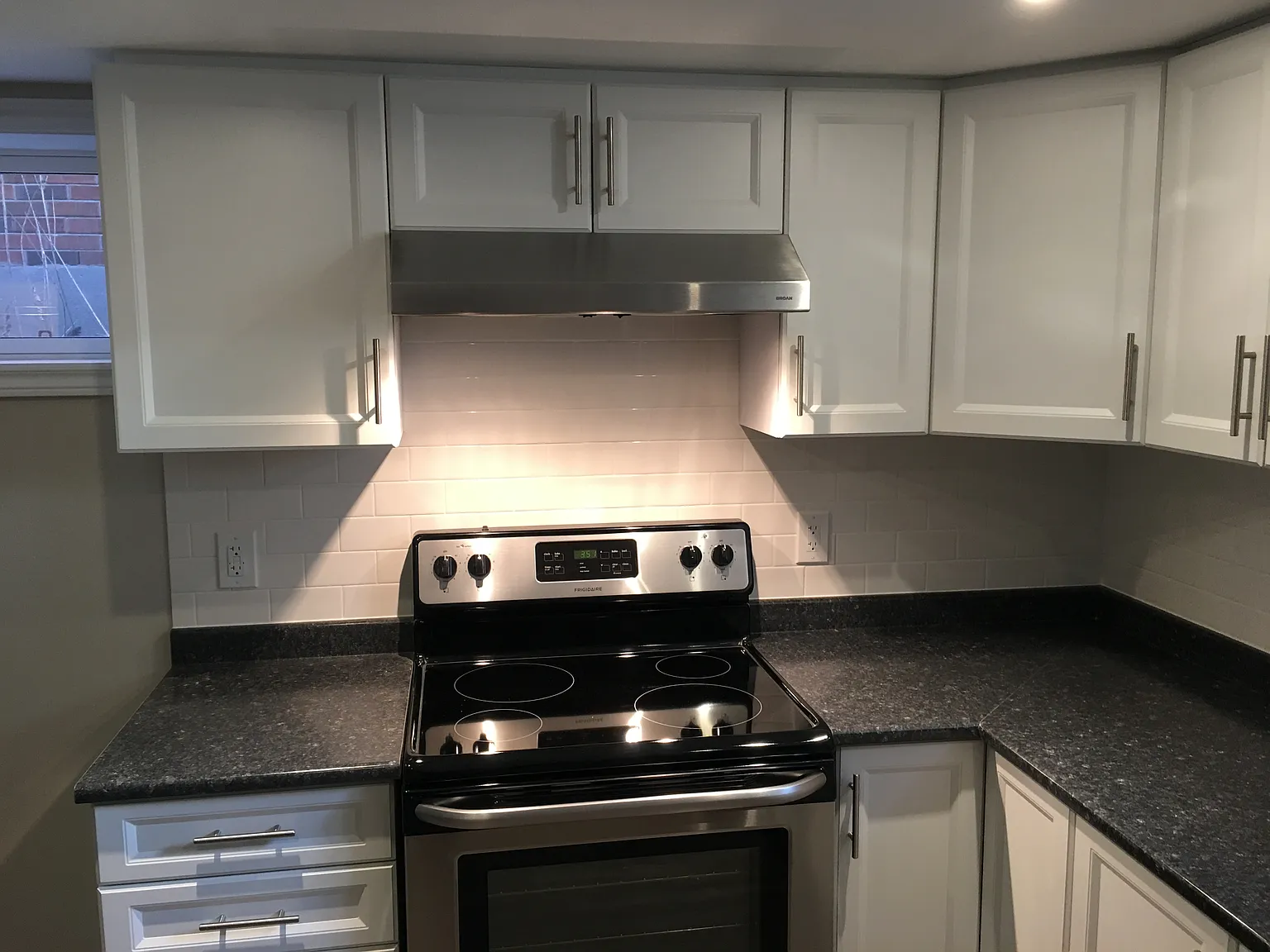 316 Baldwin Street - Lower Level Oshawa On L1h 6h4 — Photo 4