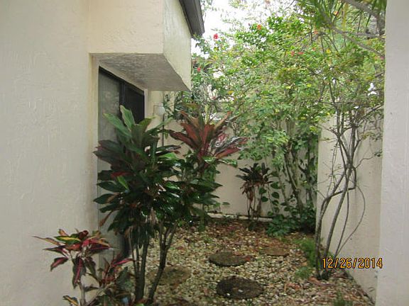 8410 Cypress Ln - Lanai Entrance