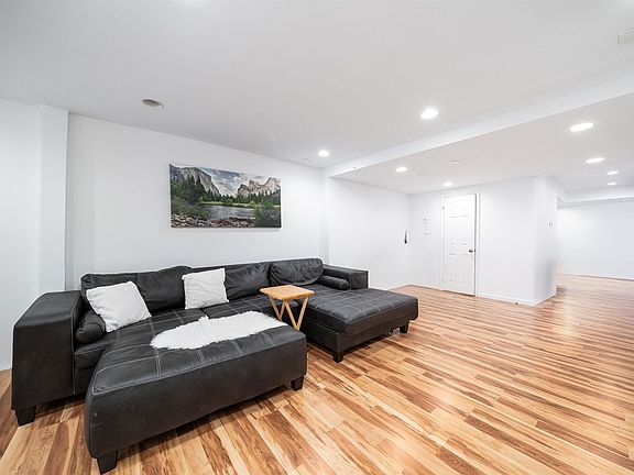 4th image of 212 Jackson St #1A