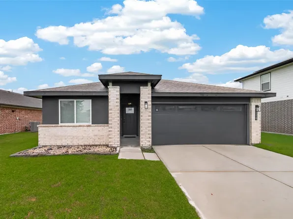 14519 Sweet Water Dr, Baytown, TX 77523