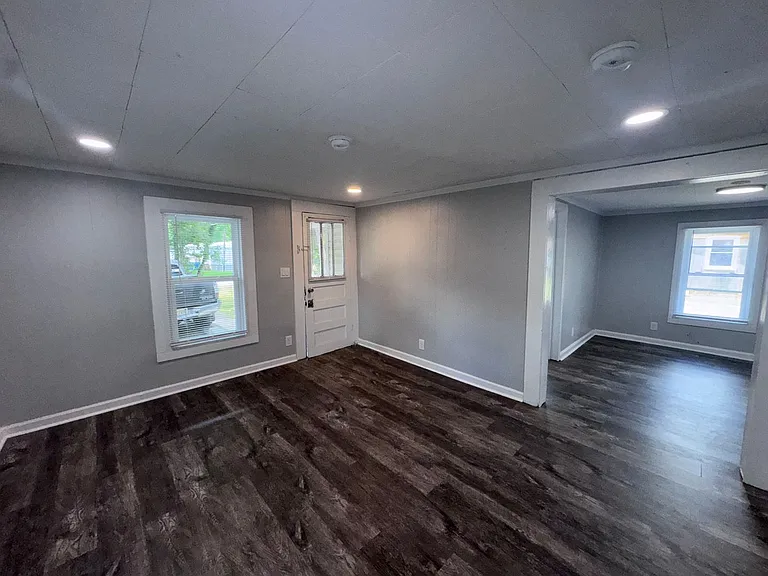 407 Elm Ave NW — Photo 6