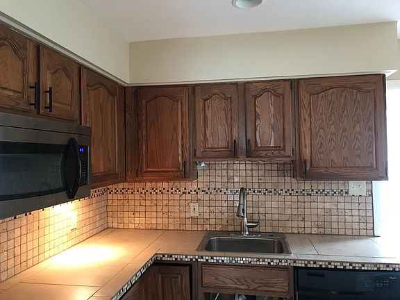 3rd image of 20910 Beaufait St