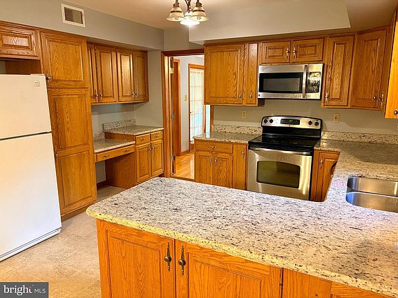 4th image of 5066 Valley View Rd