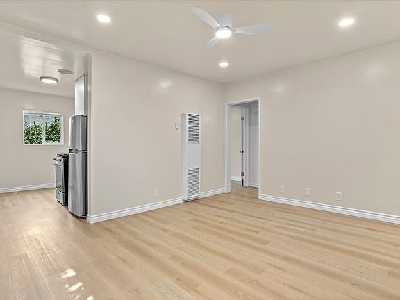 4th image of 908 N San Vicente Blvd #2