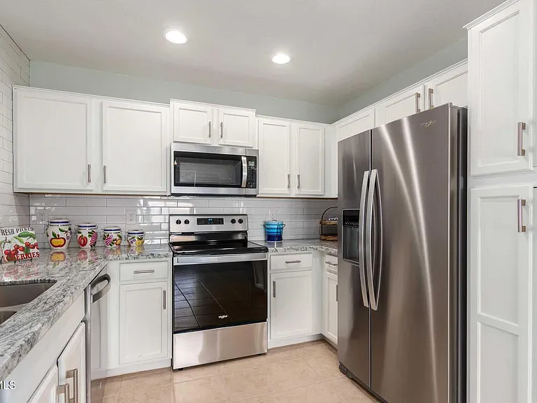 17618 W Calavar Rd — Photo 10