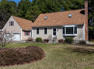 4 William Dr, Londonderry, NH 03053