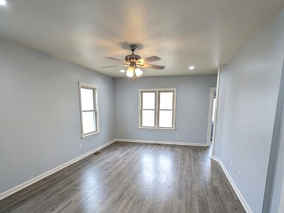 5th image of 1133 Division St