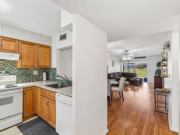 5th image of 11110 CARRIAGE HILL DRIVE #5