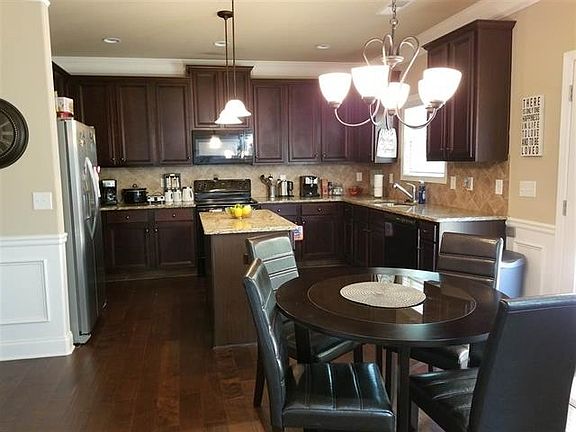 3rd image of 135 Stoney Creek Dr