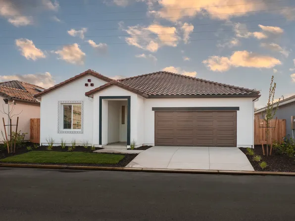 2582 N Zinnia Dr, Fresno, CA 93727