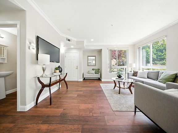 5th image of 546 Marble Arch Ave