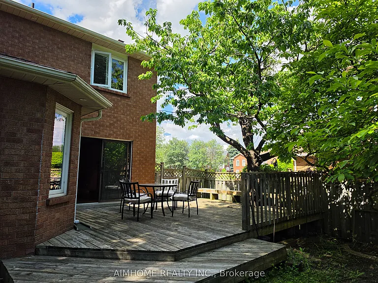 49 Holbrook Ct — Photo 32