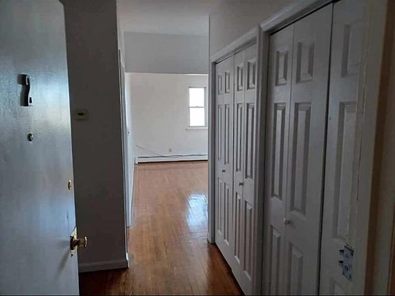 2nd image of 987 Yonkers Ave