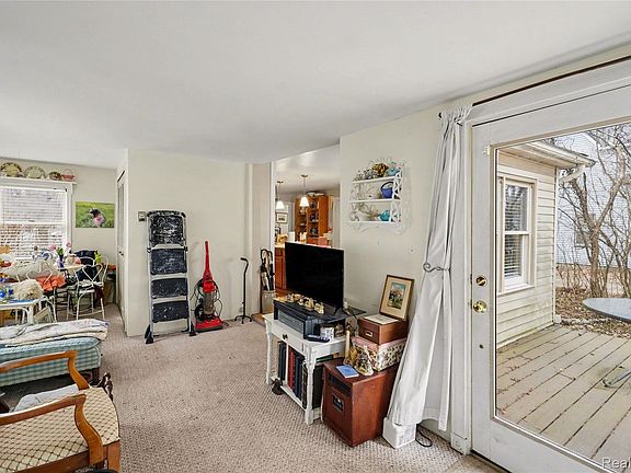 4th image of 609 Main St