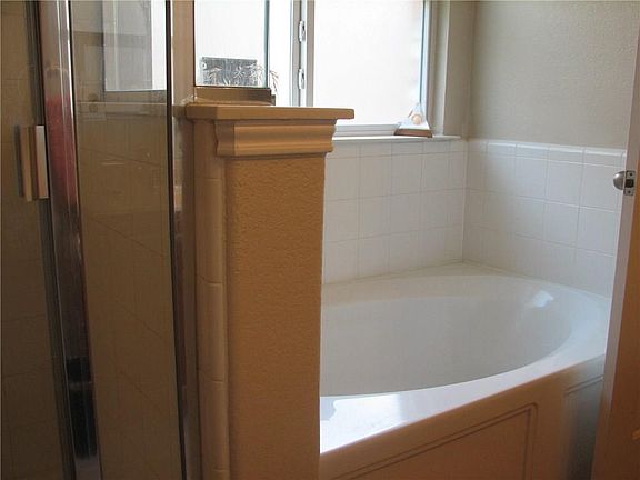 4th image of 2618 Calmwater Dr