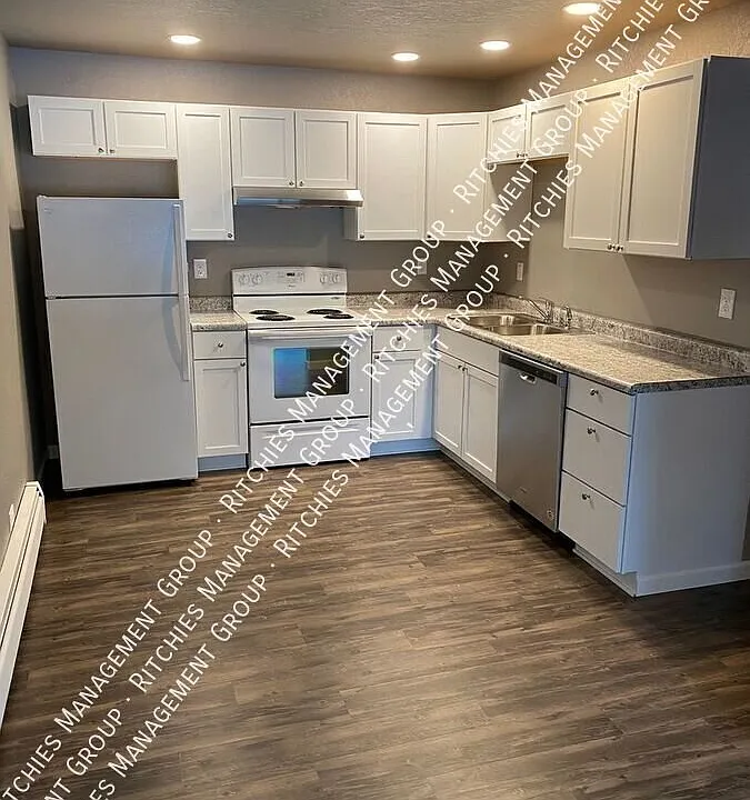1322 2nd Ave #2