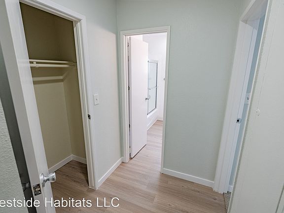 4th image of 3537 Clarington Ave #2