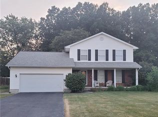 1318 Raspberry Ln, Mineral Ridge, OH 44440
