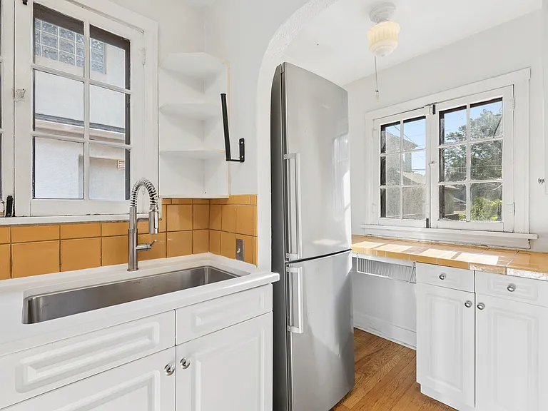 512 Jackson St — Photo 13