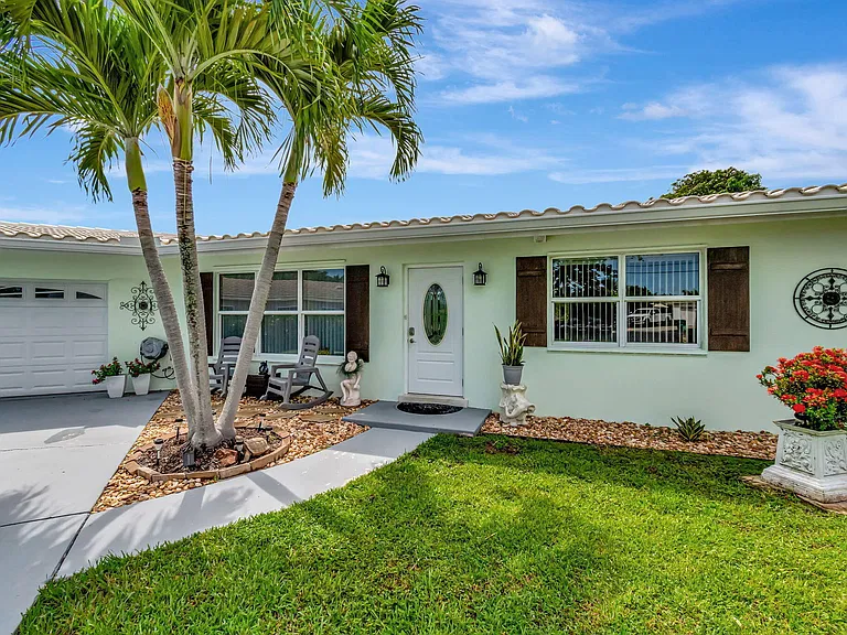 302 Venice Dr — Photo 35