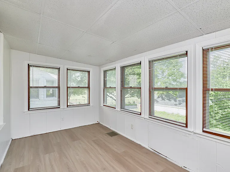 4673 Dewey Ave — Photo 8