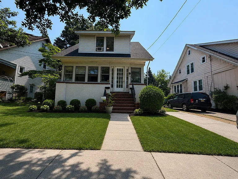 22 W Linden Ave #B — Photo 1