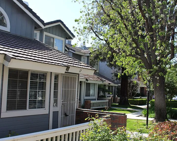 2600 Brookside Dr #12 — Photo 2
