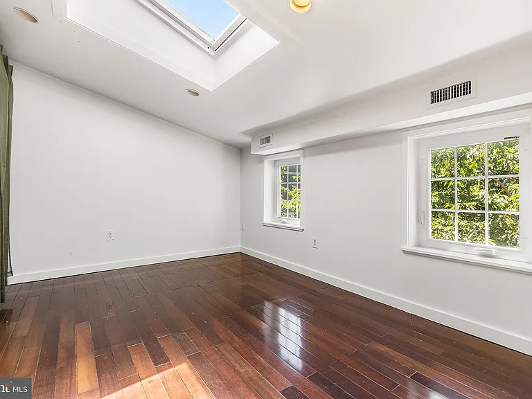 9 Bristow Pl — Photo 18