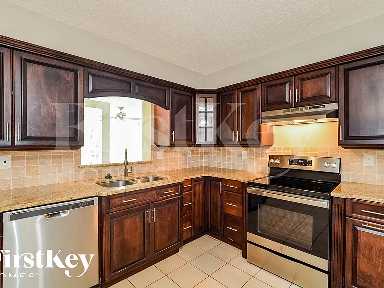 1257 Poinsettia Dr — Photo 6