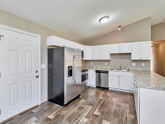 4th image of 260 Gardenia Dr